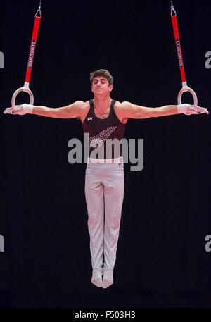 Glasgow, Ecosse. 25 octobre, 2015. FIG Championnats du monde de gymnastique artistique. Trois jours. DYSON Devy (NZL) sur les anneaux au cours de la Qualification MAG. Credit : Action Plus Sport/Alamy Live News Banque D'Images