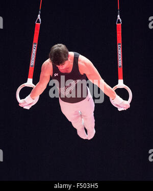 Glasgow, Ecosse. 25 octobre, 2015. FIG Championnats du monde de gymnastique artistique. Trois jours. DYSON Devy (NZL) sur les anneaux au cours de la Qualification MAG. Credit : Action Plus Sport/Alamy Live News Banque D'Images