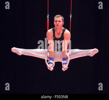 Glasgow, Ecosse. 25 octobre, 2015. FIG Championnats du monde de gymnastique artistique. Trois jours. DYSON Devy (NZL) sur les anneaux au cours de la Qualification MAG. Credit : Action Plus Sport/Alamy Live News Banque D'Images