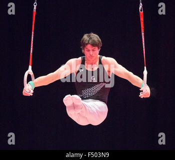 Glasgow, Ecosse. 25 octobre, 2015. FIG Championnats du monde de gymnastique artistique. Trois jours. David Bishop (NZL) sur les anneaux au cours de la Qualification MAG. Credit : Action Plus Sport/Alamy Live News Banque D'Images