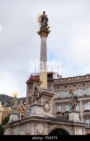 Voyage à la ville de Brno - colonne de la peste sur Svobody namesti (place de la Liberté) dans la vieille ville de Brno , République Tchèque Banque D'Images