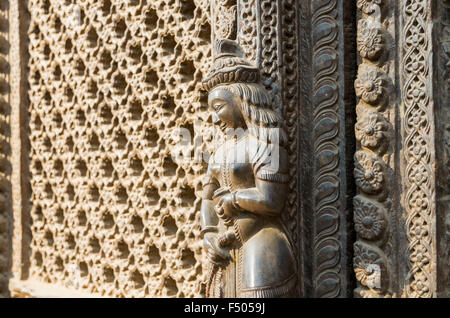 Fenêtre en bois magnifiquement sculpté Banque D'Images