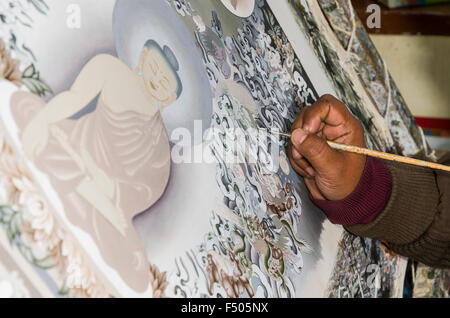 La peinture de l'artiste une grande thangka dans l'une des écoles d'art près de stupa boudnath Banque D'Images