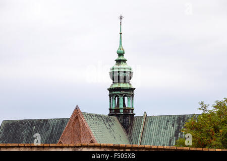 Voyage à la ville de Brno - tour de l'Abbaye Augustinienne de St Thomas, Brno en République tchèque, temps couvert Banque D'Images