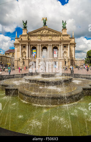 LVIV, UKRAINE - le 29 juin : Solomiya Krushelnytska State Academic Opera and Ballet Theatre (1897 - 1900) Le 29 juin 2013, Lviv, UK Banque D'Images