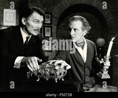 Les acteurs Jack Palance et Peter Cushing dans une scène du film "Le jardin de la torture", UK Banque D'Images