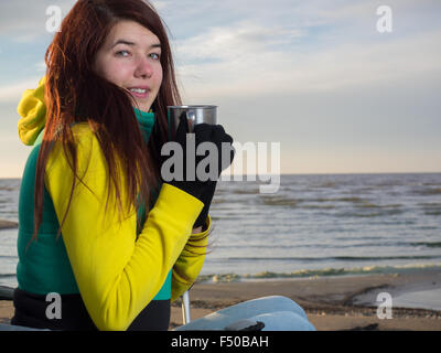 Woman on beach Banque D'Images