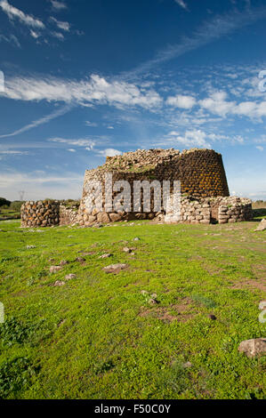 Ales,Sardaigne,Italie, 16/10/2015. Vue sur monument archéologique célèbre sarde : le Nuraghe Losa vieille tour Banque D'Images