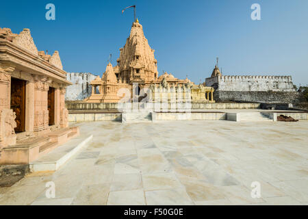 Le site sacré de shatrunjaya contient plus de 850 temples sur une colline et est l'un des principaux lieux de pèlerinage pour les jaïns Banque D'Images