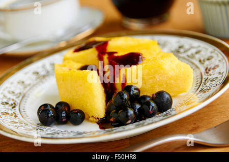 La semoule de maïs frit avec Mush sirop de cassis Banque D'Images