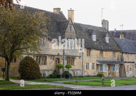 High Street, Broadway. Maisons en pierre de Cotswold. Banque D'Images