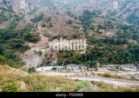 Site de construction d'une centrale hydroélectrique dans la vallée de la Marsyangdi yuni, alimenté par les entreprises chinoises Banque D'Images