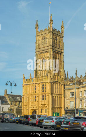 St John the Baptist Church Cirencester dans les Cotswolds, un jour ensoleillé Banque D'Images