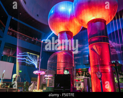 La foudre Van de Graaff Generator au Boston Museum of Science,le plus grand Van de Graaff isolé de l'air dans le monde Banque D'Images