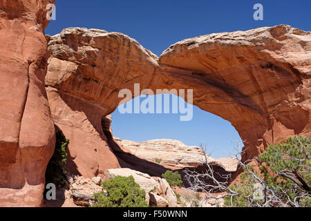 Broken Arch dans Arches National Park, Moab, Utah Banque D'Images