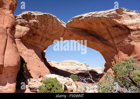 Broken Arch dans Arches National Park, Moab, Utah Banque D'Images