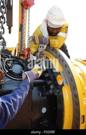 Gros camion assemblée générale. L'exploitation minière de cuivre FQM en Zambie, l'Afrique. Banque D'Images