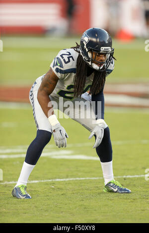 Santa Clara, CA. 22 octobre, 2015. Richard Sherman évoluait de Seattle au cours de l'action dans un match contre les NFL San Francisco 49ers à Levi's Stadium à Santa Clara, CA. Les Seahawks a gagné 20-3. Daniel Gluskoter/CSM/Alamy Live News Banque D'Images