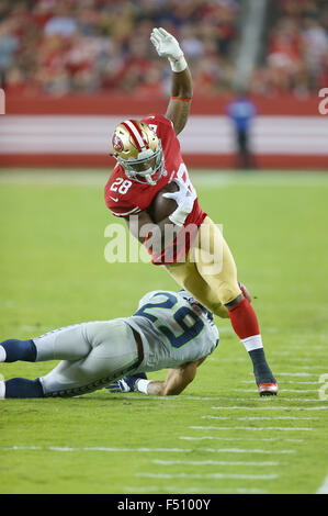 Santa Clara, CA. 22 octobre, 2015. San Francisco 49ers d'utiliser de nouveau Carlos Hyde au cours de l'action dans un jeu NFL contre Seattle à Levi's Stadium à Santa Clara, CA. Les Seahawks a gagné 20-3. © csm/Alamy Live News Banque D'Images