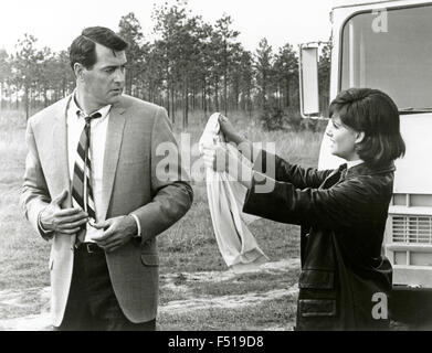 Les acteurs Rock Hudson et Claudia Cardinale dans une scène du film 'Bandeau', USA 1966 Banque D'Images