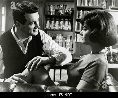 Les acteurs Rock Hudson et Claudia Cardinale dans une scène du film 'Bandeau', USA 1966 Banque D'Images