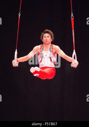 Glasgow, Ecosse. 25 octobre, 2015. FIG Championnats du monde de gymnastique artistique. Trois jours. Kazuma KAYA (JPN) effectue sa routine d'Anneaux durant la qualification MAG. Credit : Action Plus Sport/Alamy Live News Banque D'Images