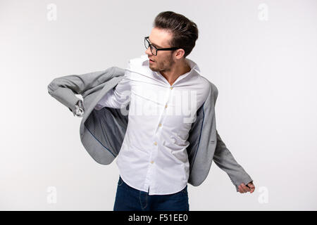 Portrait of a woman veste dressing isolé sur fond blanc Banque D'Images