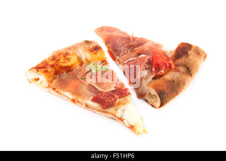 Deux tranches d'un jambon de parme pizza, isolé sur fond blanc Banque D'Images