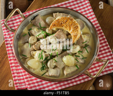 Blanquette de veau à l'ancienne. Ragoût de veau blanc. France Food Banque D'Images