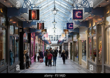 Thornton's Arcade à Leeds, West Yorkshire, Royaume-Uni. Conçu par George Smith. Banque D'Images