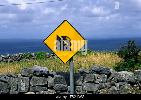 Irlande, comté de Galway, îles d'Aran, île d'Inishmore, panneau routier Banque D'Images