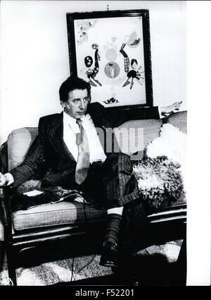 1972 - Le Traube-Case est actuellement examiné par la Diète fédérale : par la demande de l'opposition, aujourd'hui le ministre fédéral de l'Intérieur, M. Werner Maihofer, va donner un compte rendu des activités de la Constitution contre l'atomics- scientifique M. Klaus Traube (s.o.p.). Il y a un an, les fonctionnaires du commissariat de force dans la maison de M. Traube pour installer un ensemble d'interception. Monsieur Traube était soupçonné de contracter avec les terroristes. La présomption, cependant, n'a pas pu être corroborée ; M. Traube qui a perdu son poste à l'action secrète après Interatom insiste sur son co Banque D'Images