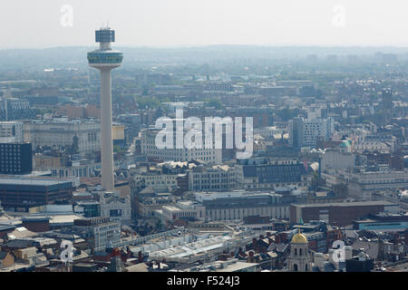 Albert Docks de Liverpool zone Skyline vue haute attraction historique destination touristique liver building mersey Banque D'Images