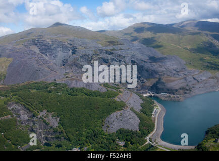 Dinorwig ardoise, Llyn Peris lac et montagne près de Fawr Elidir Llanberis Gwynedd North Wales UK Banque D'Images