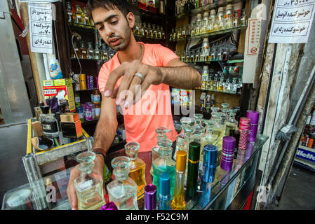 Vendeur de parfum, Téhéran, Iran Banque D'Images