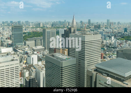 Rues de la région de Tokyo Shinjuku gratte-ciel du quartier financier, le Japon Banque D'Images