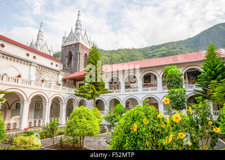 La basilique de Nuestra Señora del Rosario de Agua Santa Banos, Equateur Banque D'Images