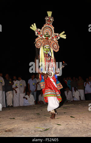 Padayani- danse folklorique traditionnel du Kerala Banque D'Images