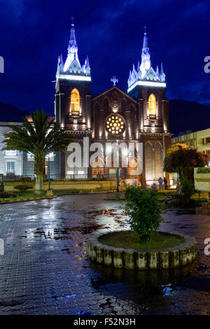 La basilique de Nuestra Señora del Rosario de Agua Santa Banos, Equateur Banque D'Images