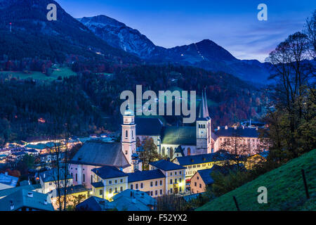 Allemagne, Berlin, Berchtesgadener Land (région), Berchtesgaden, centre historique en direction de Hohes Brett et Jenner, soir, Banque D'Images