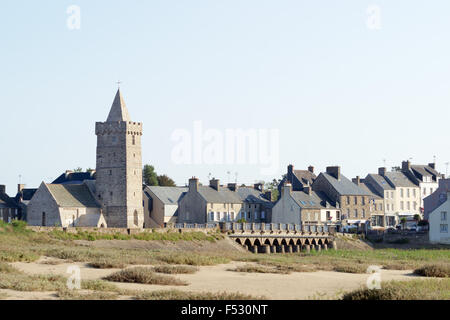 Vue sur l'église Notre-Dame à Portbail en France, Normandie Banque D'Images