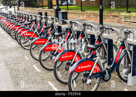 Santander Boris Bikes sur Pitfield Street, Shoreditch, London Banque D'Images