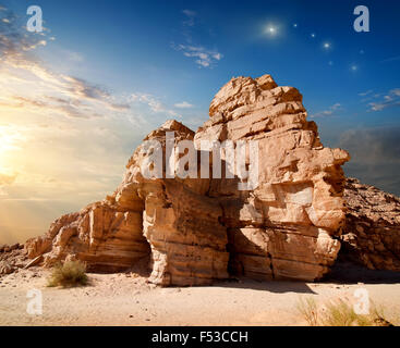 Tôt le matin dans les montagnes du Sinaï canyon Banque D'Images