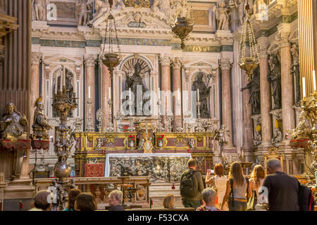 Intérieur de la cathédrale principale Duomo de Naples, Italie Banque D'Images