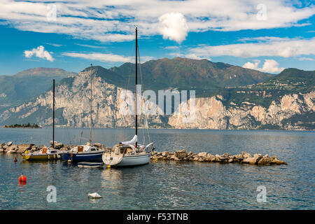 Malcesine, sur le lac de Garde, Vénétie, Italie Banque D'Images