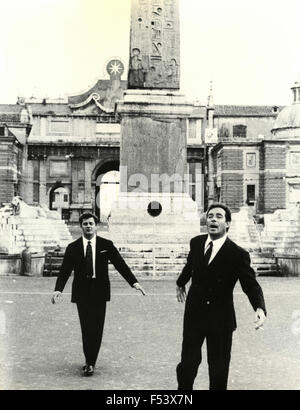 L'acteur italien Ugo Tognazzi dans une scène du film ' La reine des abeilles ' Banque D'Images