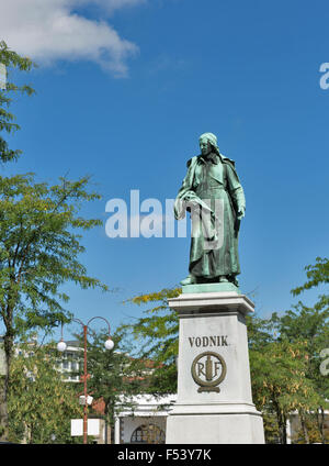 Valentin Vodnik monument à Ljubljana, Slovénie. Vodnik était un prêtre carnioliennes, journaliste et poète d'origine slovène. Son bron Banque D'Images