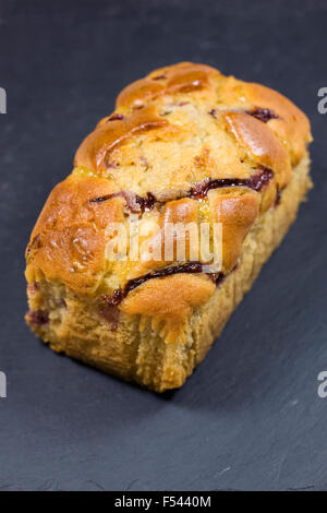 La framboise fait maison et pain au citron gâteau. Banque D'Images