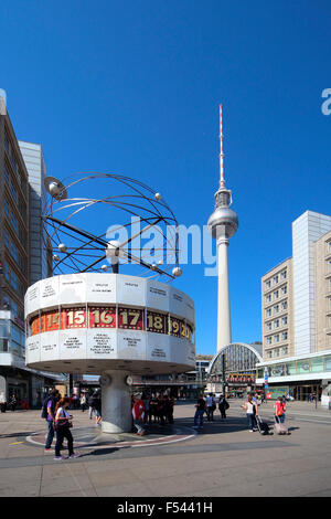 Place Alexander Berlin horloge mondiale Banque D'Images