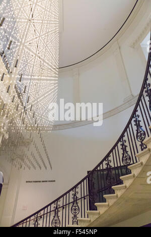 'Institution culturelle' 'Nathalie Pierrepont confort' à l'intérieur escalier intérieur intérieur interior grand cour de Marbre courbe mains courantes Banque D'Images